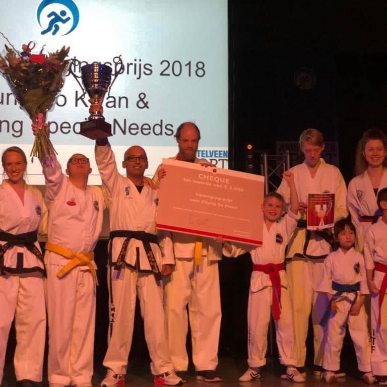 Stichting Special Needs Nederland receiving a club award in 2018